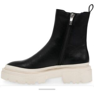 Steven by Steve Madden Black & Cream Armond Lug-sole Chelsea Boots 7.5M.